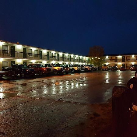 Alaskan Motel Fox Creek エクステリア 写真